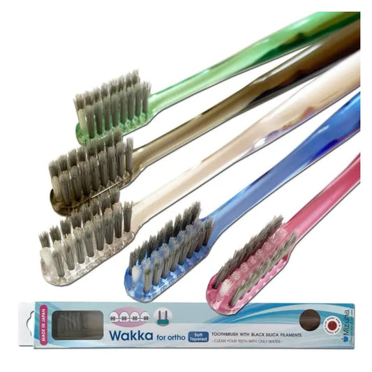 Szczoteczka ortodontyczna z czarną krzemionką WAKKA for Ortho - 1 sztuka